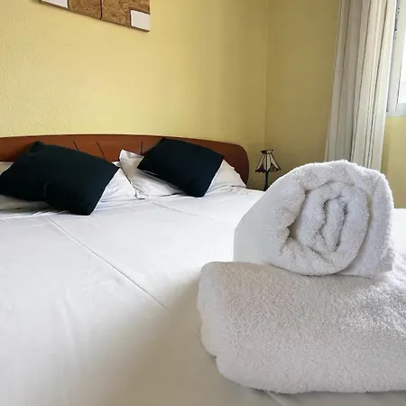 Apartment Con Piscina En *