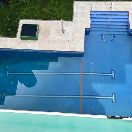Con Piscina En Apartment